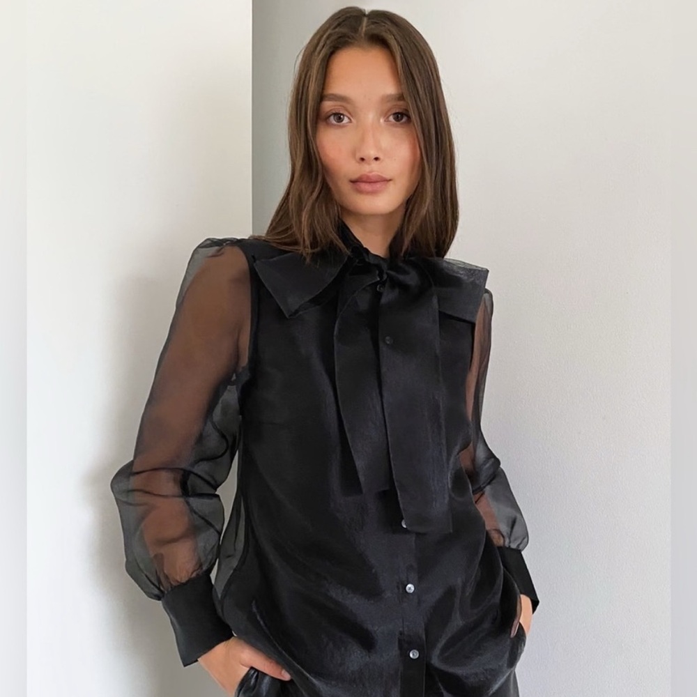 Aritzia Bow blouse BNWT
